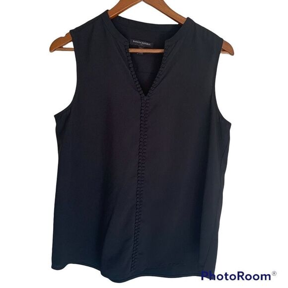 Banana Republic Tops - Banana Republic petite black sleeveless notch blouse medium